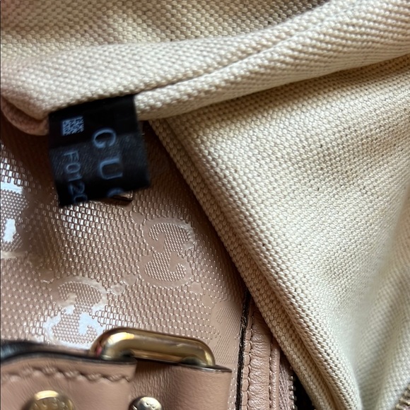 Gucci Beige Monogram Duffel Bag - Picture 11 of 13